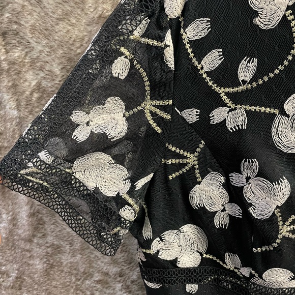 Lace and  embroidered detail dress - Picture 4 of 7